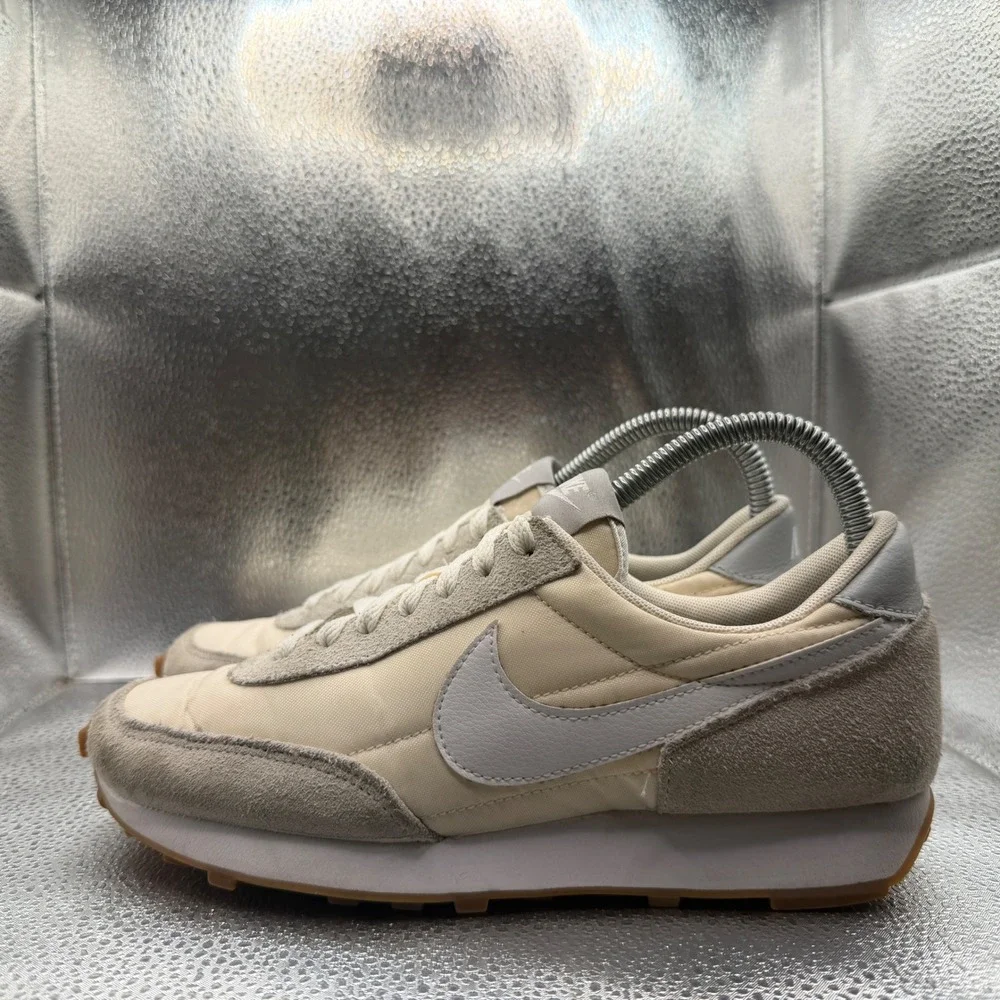 Size 8.5‎ Nike Daybreak Sneakers Womens Cream Good Suede Nylon Waffle Outsole